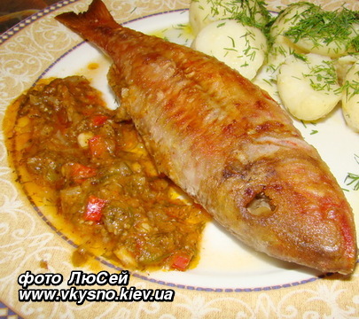 Рыба барабулька с помидорным соусом