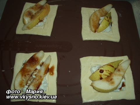 Слоеные корзиночки с сыром  "GORGONZOLA" и грушей