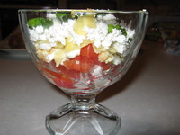 Салат из крабовых палочек с помидорами и чипсами