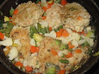 рецепт Тефтели с овощами под сметанным соусом