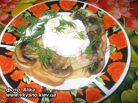 Гренки "На завтрак" с грибами и яйцом-пашот