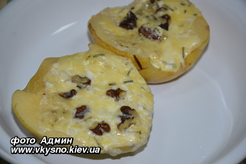 Айва, фаршированная сыром и орехами в мультиварке