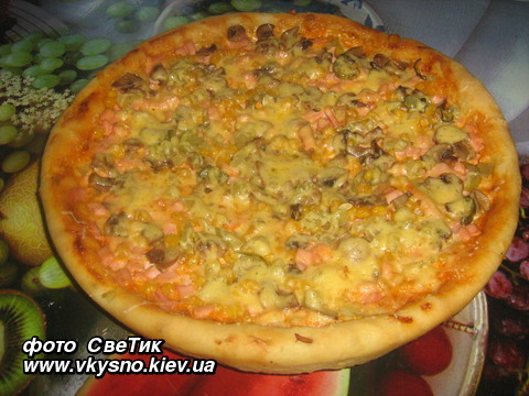 Пицца с начинкой из колбасы и грибов "Вкусная"