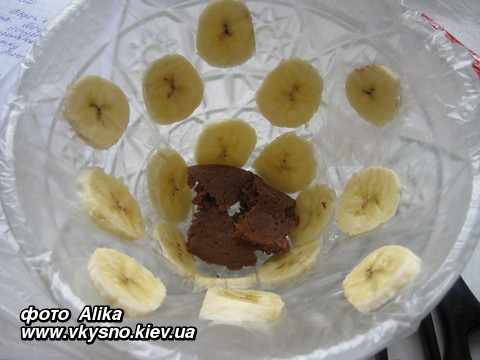 Бисквитно-творожный торт с бананами и финиками