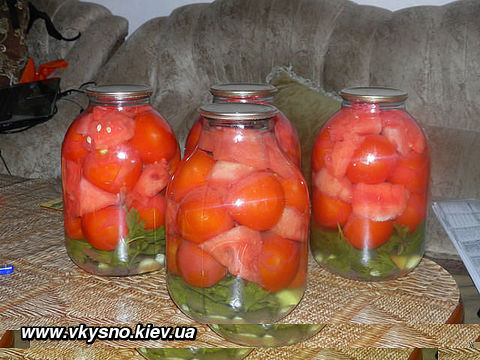 Консервированные помидоры с арбузами.