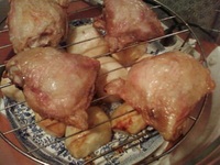 Куриные бедрышки с картофелем в аэрогриле