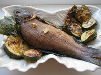 рецепт Линь, запеченный с листьями смородины и кабачками