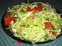 Салат капустный с помидорами