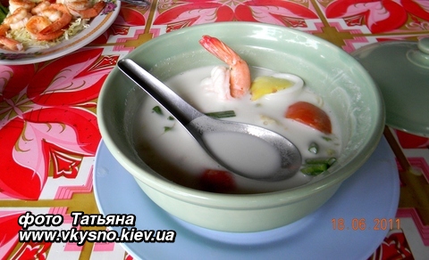 Суп из морепродуктов на кокосовом молоке