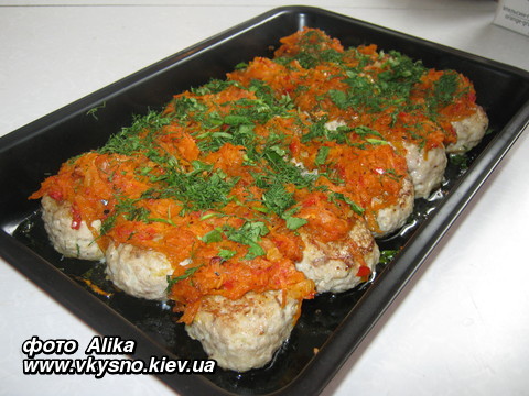 Тефтели в томатном соусе на сковороде из фарша с рисом подливкой рецепт пошагово фото