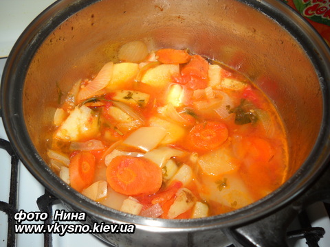 Томатный суп с рисовой лапшой (вегетарианский)