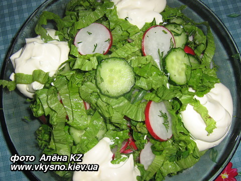 Зеленый весенний салат